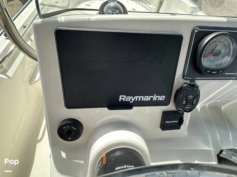 Slide: The Image of Boston Whaler 170 Montauk 2022 - 16558084