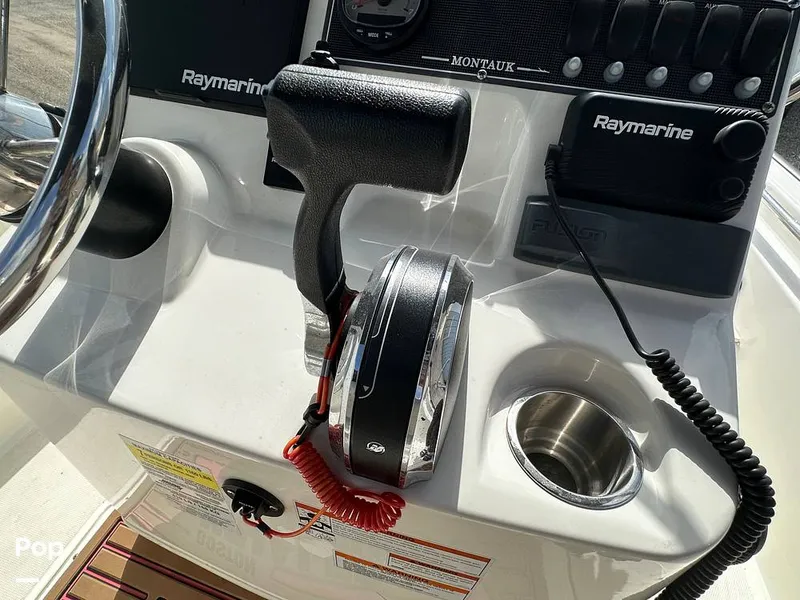 Slide: The Image of Boston Whaler 170 Montauk 2022 - 16558079