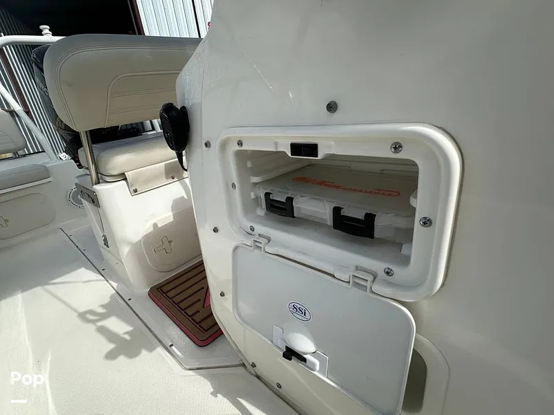 Slide: The Image of Boston Whaler 170 Montauk 2022 - 16558075