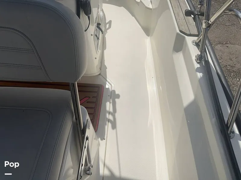 Slide: The Image of Boston Whaler 170 Montauk 2022 - 16558129