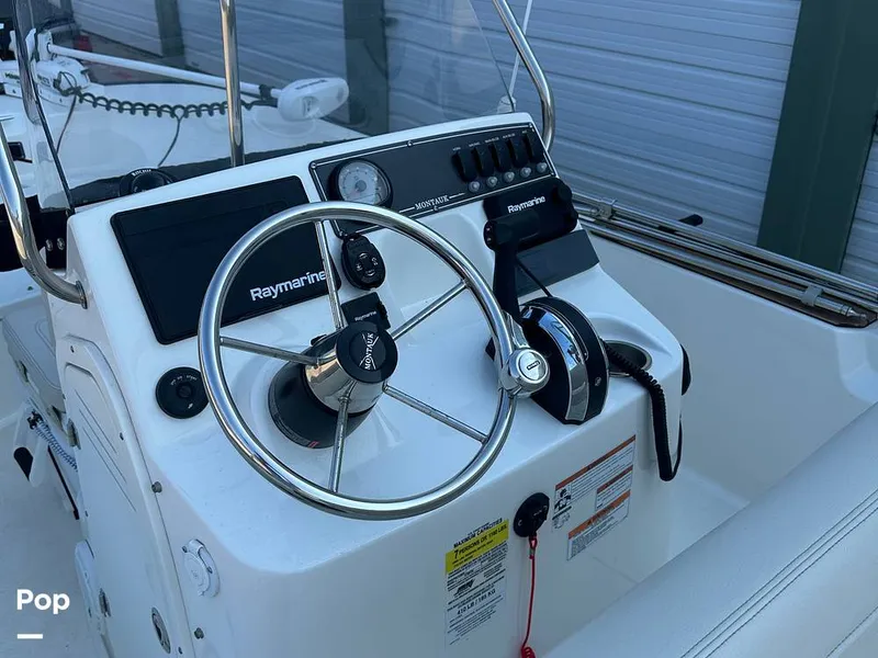 Slide: The Image of Boston Whaler 170 Montauk 2022 - 16536155