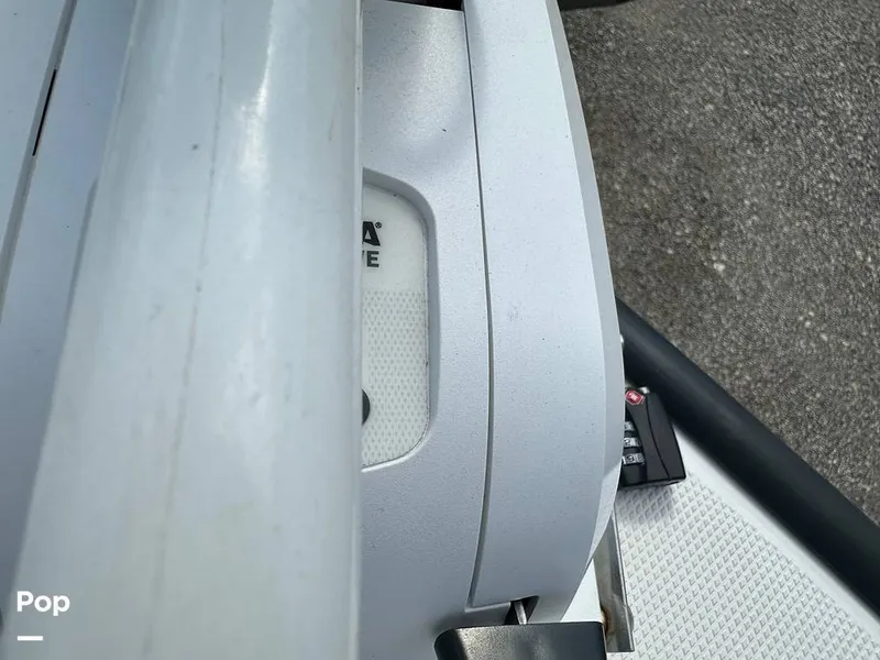 Slide: The Image of Boston Whaler 170 Montauk 2022 - 16558040