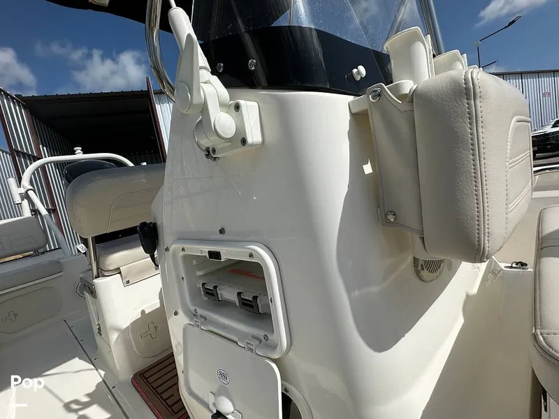 Slide: The Image of Boston Whaler 170 Montauk 2022 - 16558073