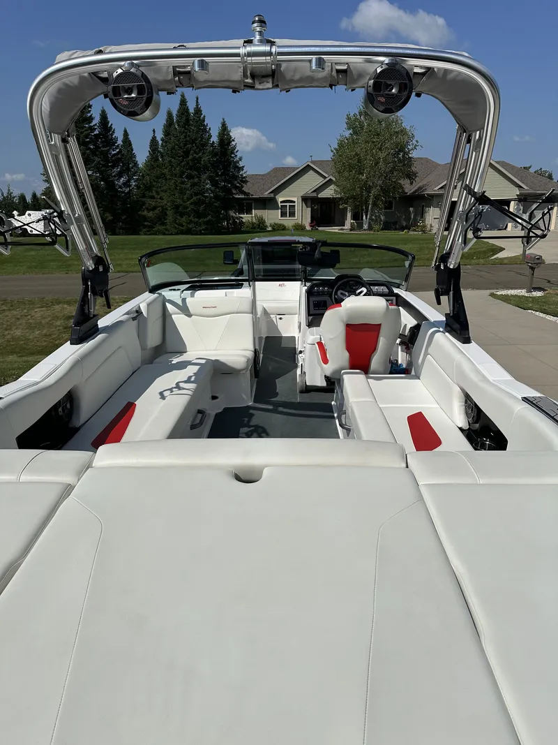 Slide: The Image of Mastercraft NXT24 2021 - 10