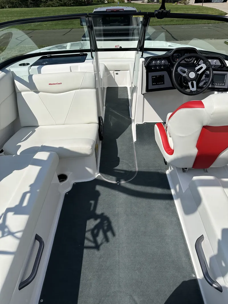Slide: The Image of Mastercraft NXT24 2021 - 3