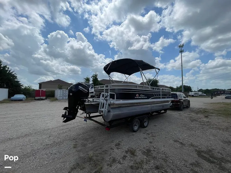 Slide: The Image of Sun Tracker Party Barge 22 RF DLX 2021 - 16564482