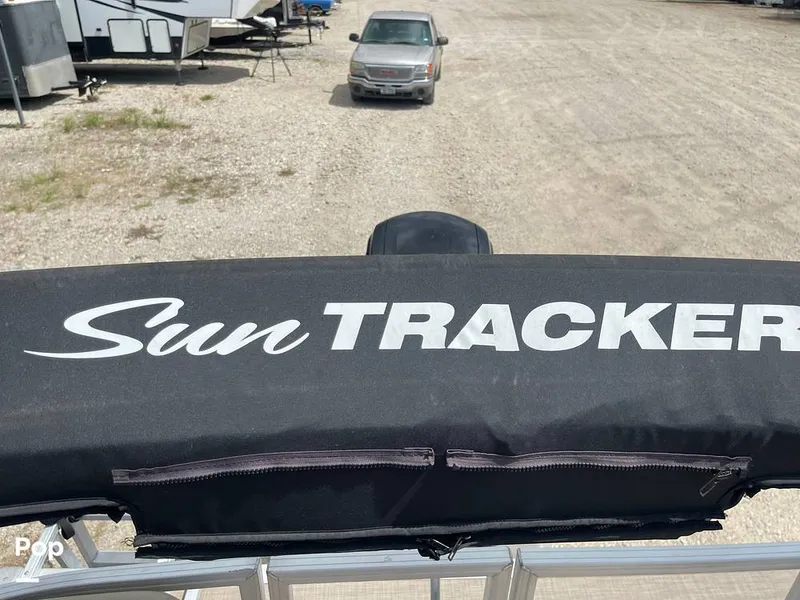 Slide: The Image of Sun Tracker Party Barge 22 RF DLX 2021 - 16564604