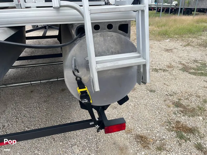 Slide: The Image of Sun Tracker Party Barge 22 RF DLX 2021 - 16564493