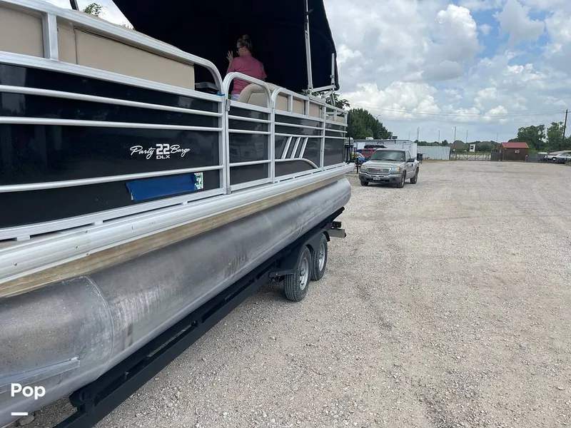 Slide: The Image of Sun Tracker Party Barge 22 RF DLX 2021 - 16564484