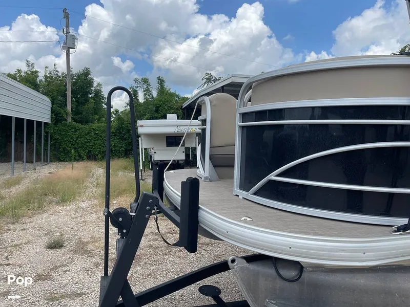 Slide: The Image of Sun Tracker Party Barge 22 RF DLX 2021 - 16564485