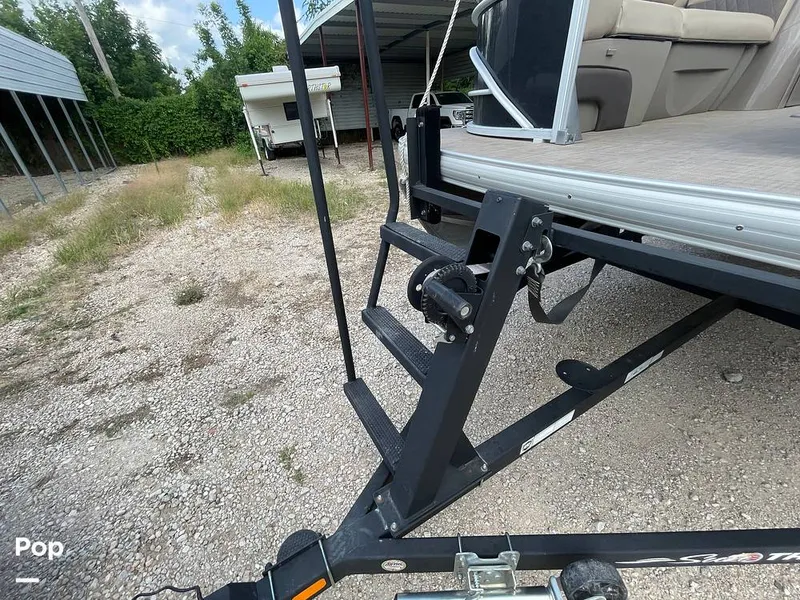 Slide: The Image of Sun Tracker Party Barge 22 RF DLX 2021 - 16564473