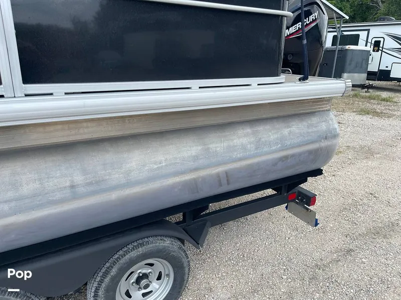 Slide: The Image of Sun Tracker Party Barge 22 RF DLX 2021 - 16564488