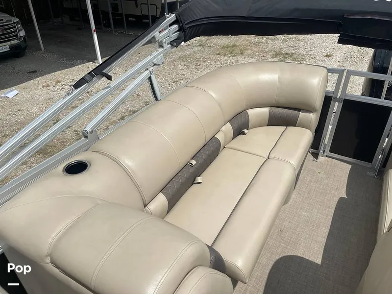 Slide: The Image of Sun Tracker Party Barge 22 RF DLX 2021 - 16565007