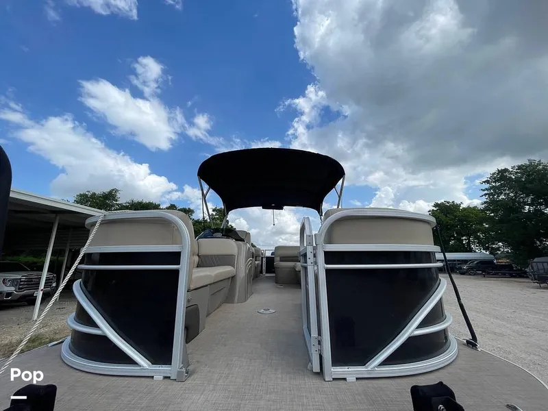 Slide: The Image of Sun Tracker Party Barge 22 RF DLX 2021 - 16568167