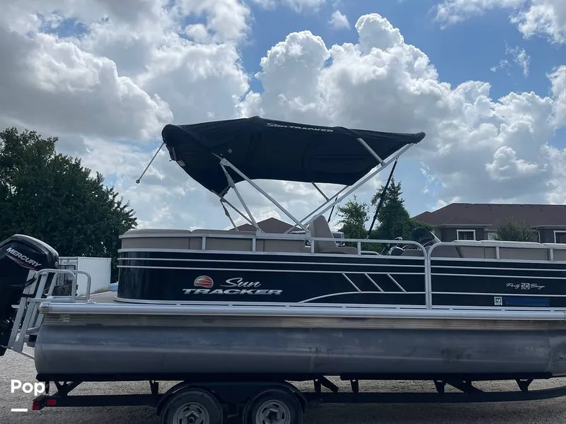Slide: The Image of Sun Tracker Party Barge 22 RF DLX 2021 - 16568176