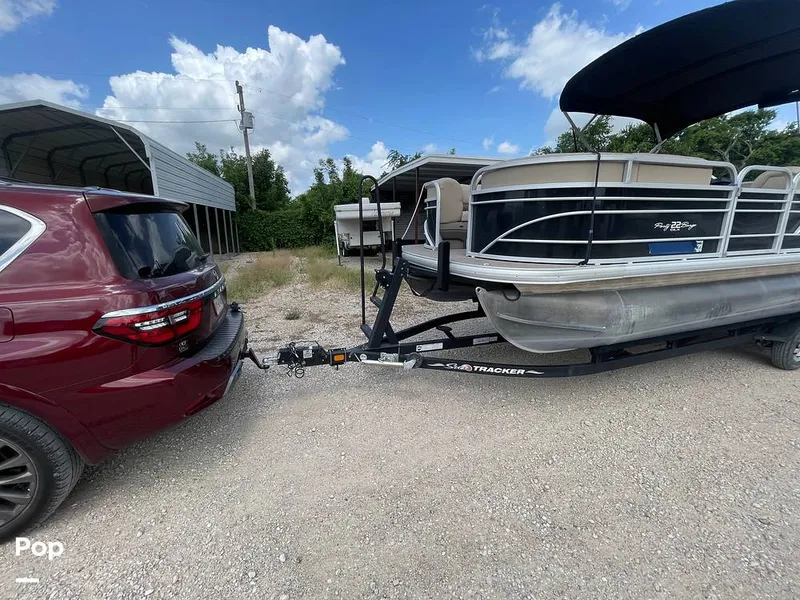 Slide: The Image of Sun Tracker Party Barge 22 RF DLX 2021 - 16564475