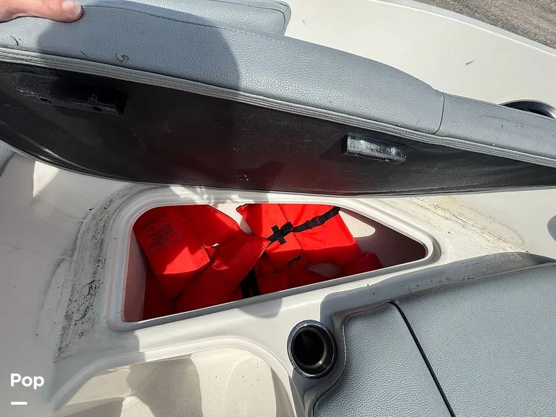 Slide: The Image of Bayliner VR6 2023 - 16543434