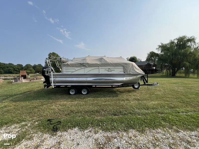 The Image of Lexington Palm Breeze 521 2023 - 16606025