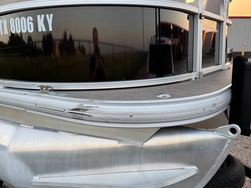 Slide: The Image of Sun Tracker Party Barge 16 DLX 2024 - 16550385