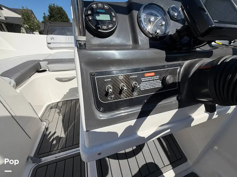Slide: The Image of Bayliner VR4 2022 - 16596796