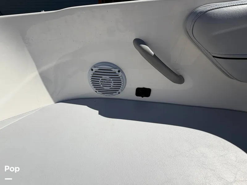 Slide: The Image of Bayliner VR4 2022 - 16596771