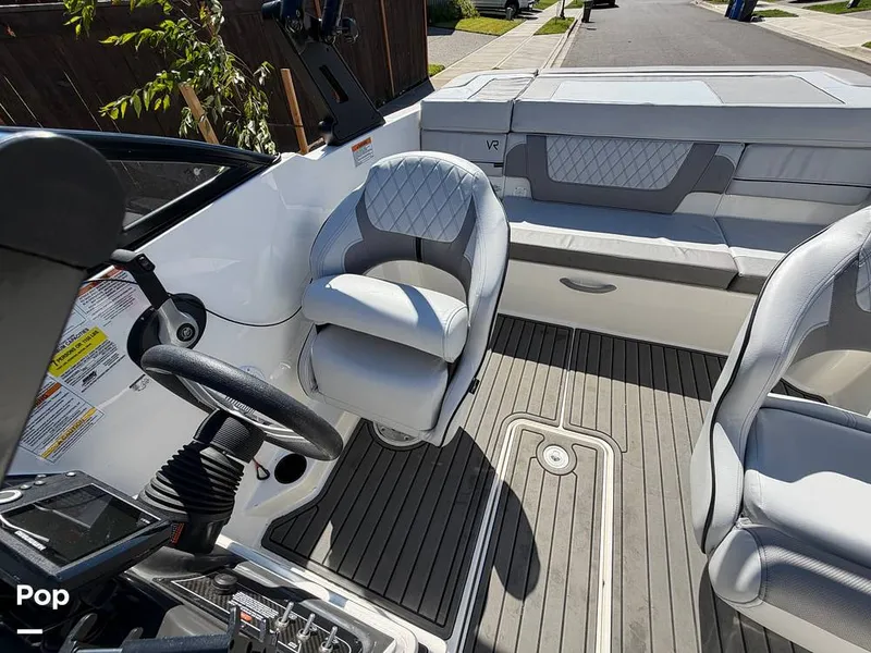 Slide: The Image of Bayliner VR4 2022 - 16596790
