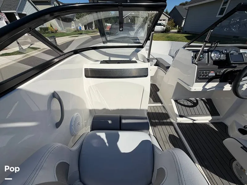 Slide: The Image of Bayliner VR4 2022 - 16596783