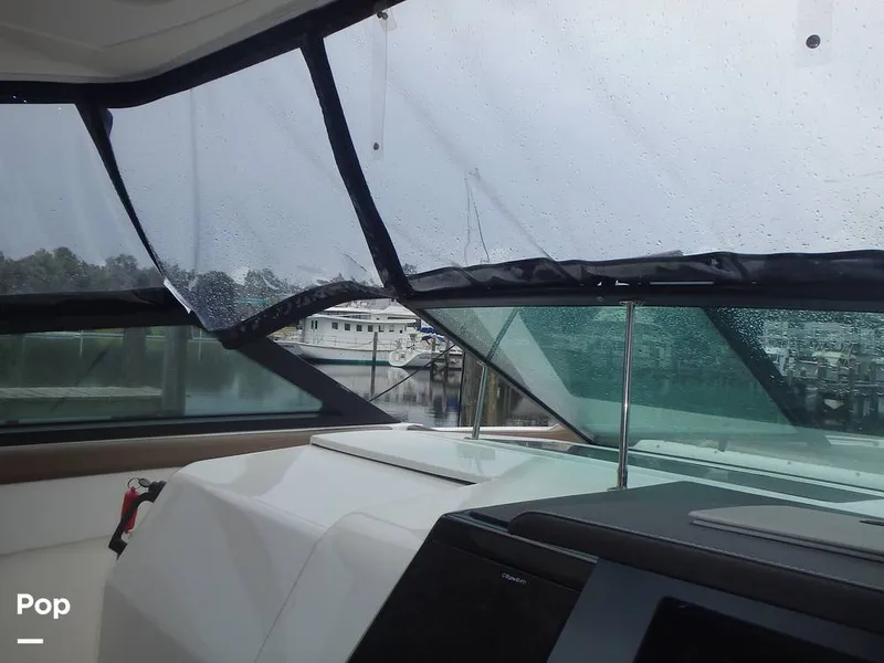 Slide: The Image of Sea Ray 400 SLX 2019 - 16616476