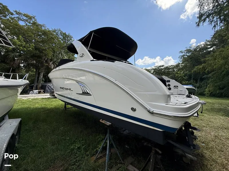 Slide: The Image of Regal "2014 Regal 3200 Bowrider - Exceptional Condition 2014 - 16612845