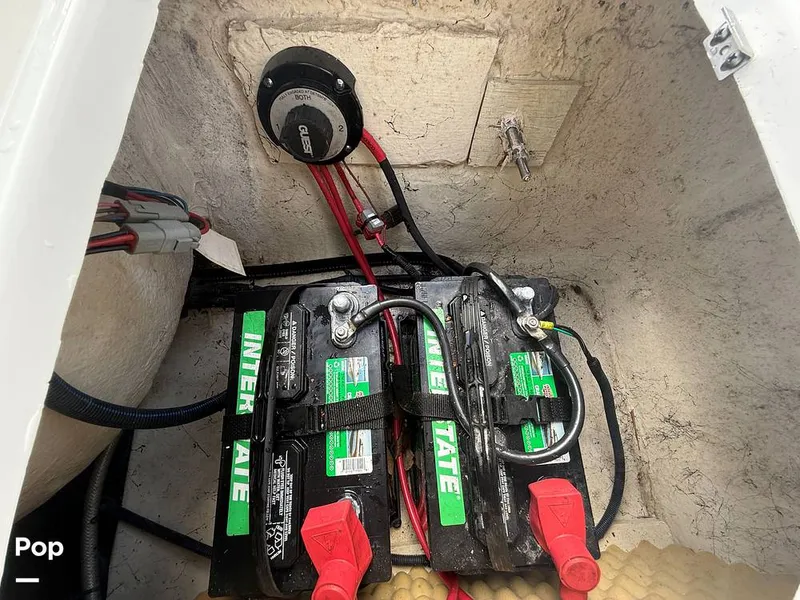 Slide: The Image of dual batteries with switch - 16575376