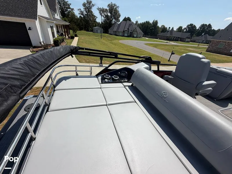 Slide: The Image of Regency 230 LE3 Sport 2023 - 16694337