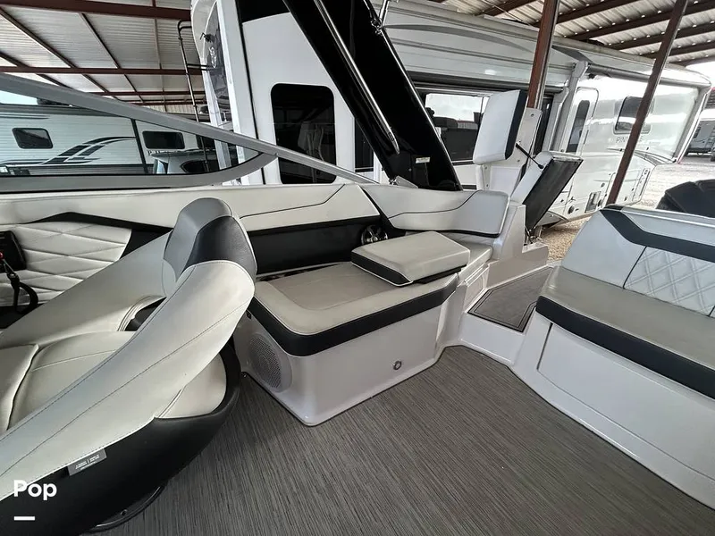 Slide: The Image of Regal 23OBX 2019 - 16581089