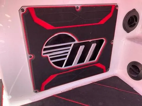 Slide: The Image of Malibu Wakesetter 25 LSV 2023 - 16588129