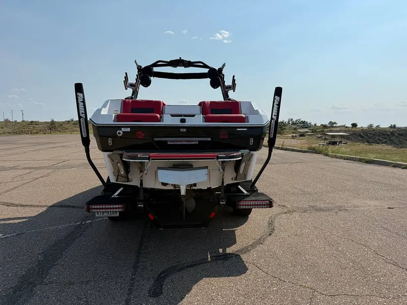 Slide: The Image of Malibu Wakesetter 25 LSV 2023 - 16562584
