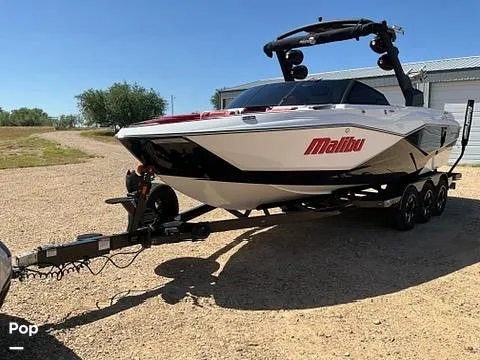 Slide: The Image of Malibu Wakesetter 25 LSV 2023 - 16587960