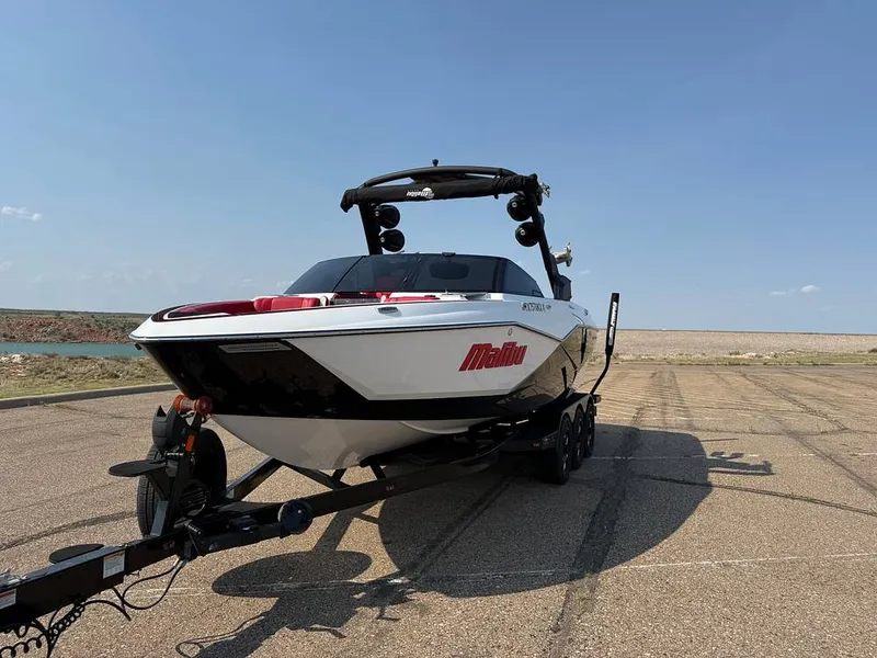 Slide: The Image of Malibu Wakesetter 25 LSV 2023 - 16562582
