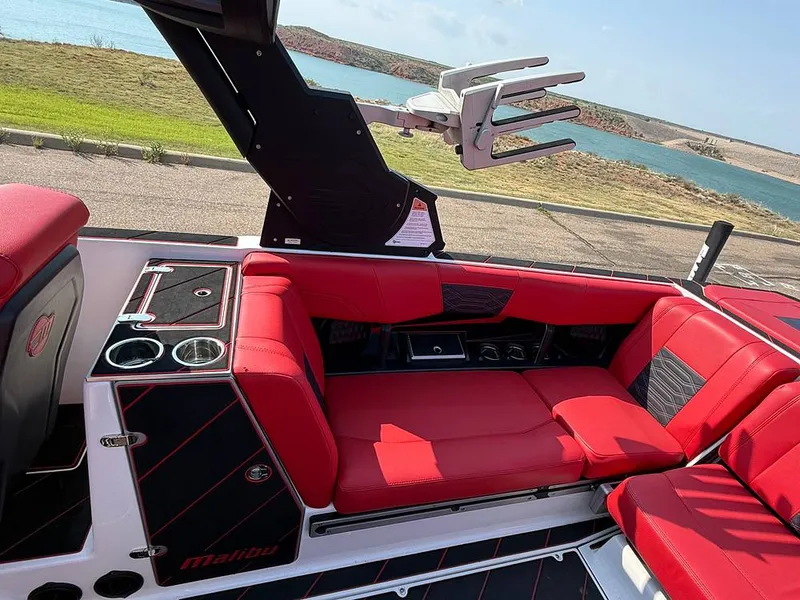 Slide: The Image of Malibu Wakesetter 25 LSV 2023 - 16562591