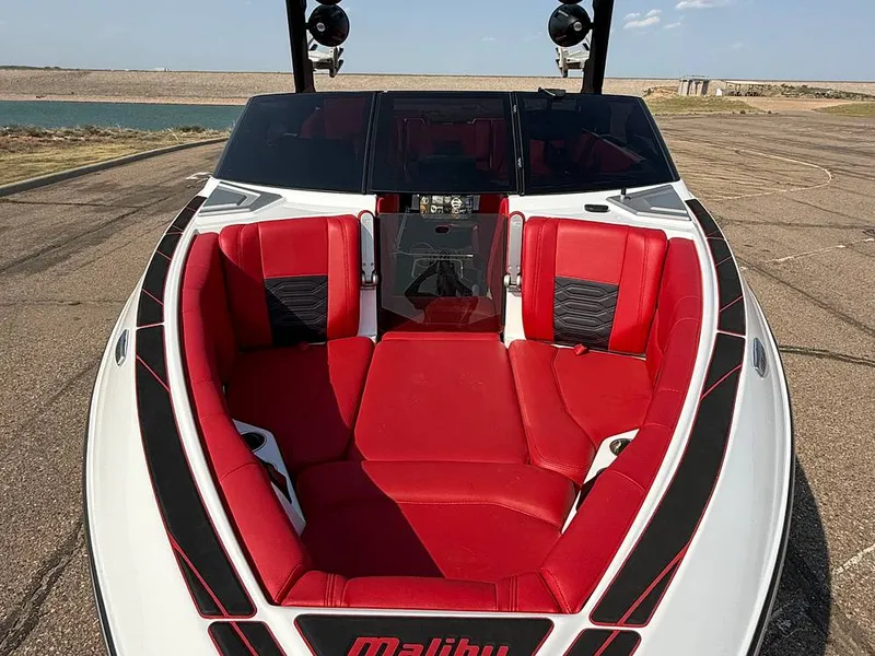Slide: The Image of Malibu Wakesetter 25 LSV 2023 - 16562587