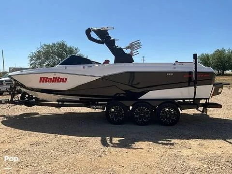 Slide: The Image of Malibu Wakesetter 25 LSV 2023 - 16587959