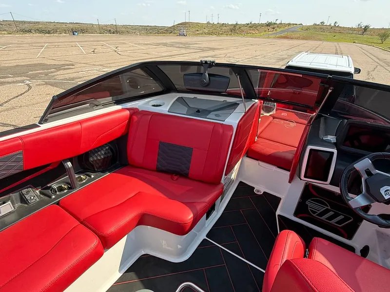 Slide: The Image of Malibu Wakesetter 25 LSV 2023 - 16562593