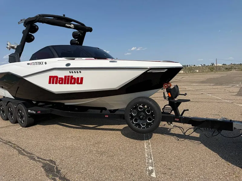 Slide: The Image of Malibu Wakesetter 25 LSV 2023 - 16562586