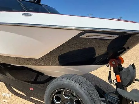 Slide: The Image of Malibu Wakesetter 25 LSV 2023 - 16588186