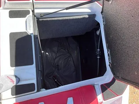 Slide: The Image of Malibu Wakesetter 25 LSV 2023 - 16587988