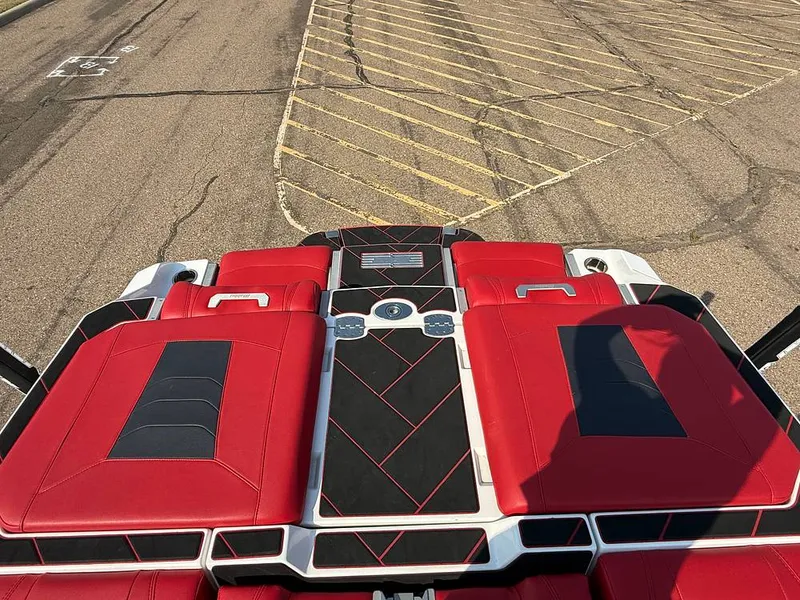 Slide: The Image of Malibu Wakesetter 25 LSV 2023 - 16562588