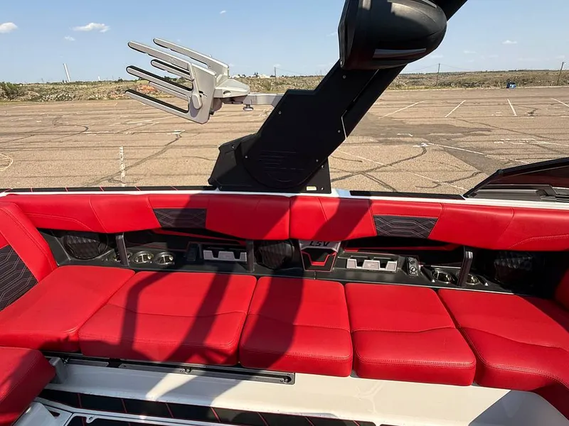 Slide: The Image of Malibu Wakesetter 25 LSV 2023 - 16562592