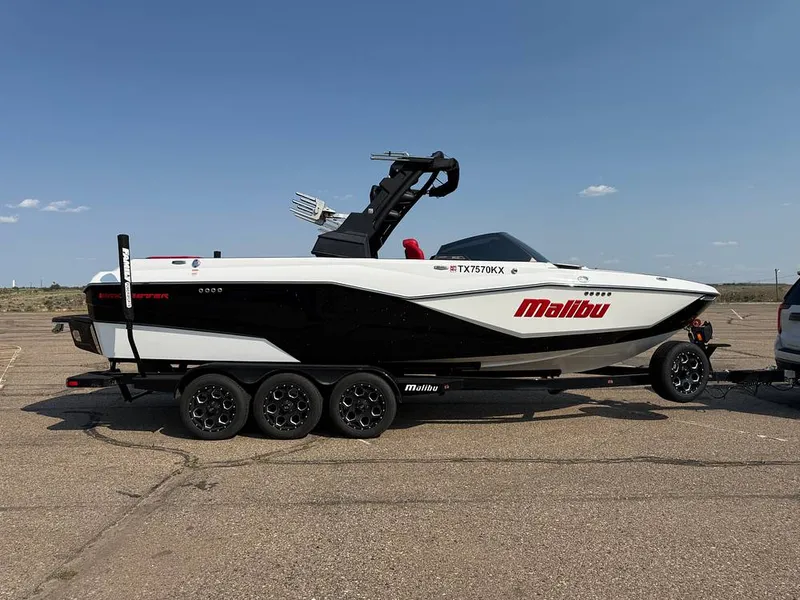 Slide: The Image of Malibu Wakesetter 25 LSV 2023 - 16562585