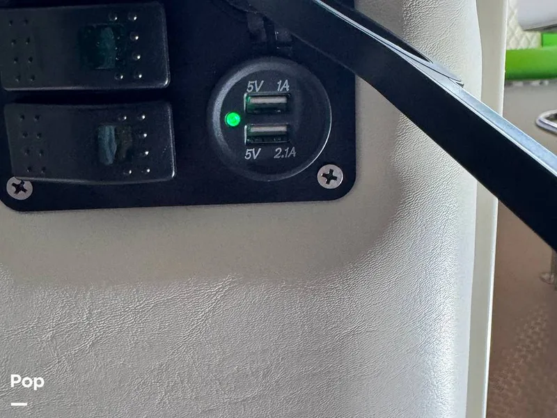 Slide: The Image of USB Port - 16599700