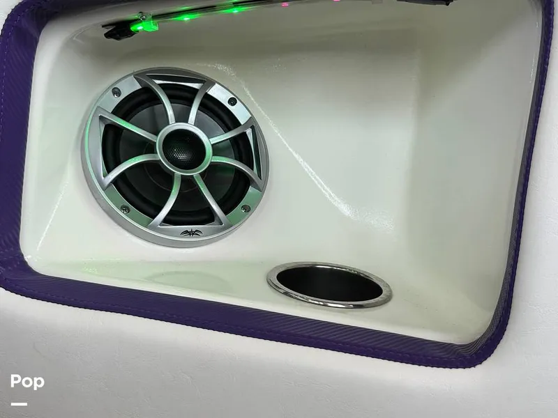 Slide: The Image of SPEAKERS LIGHT UP - 16599668
