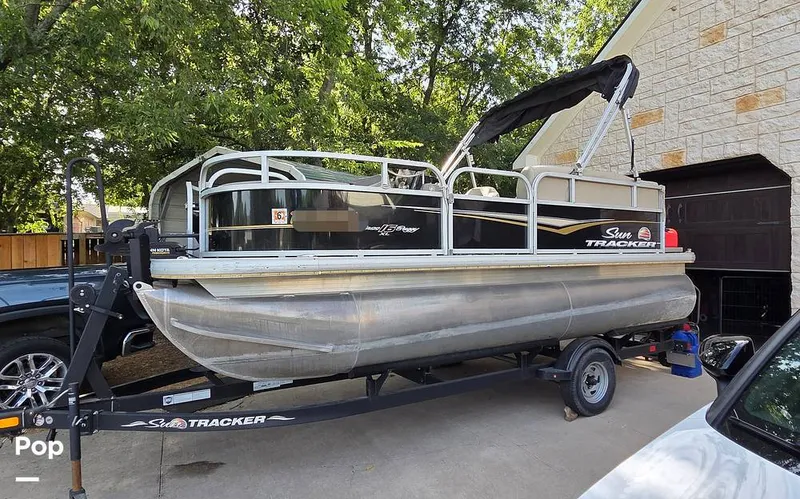 The Image of Sun Tracker Bass Buggy 16 XL 2022 - undefined