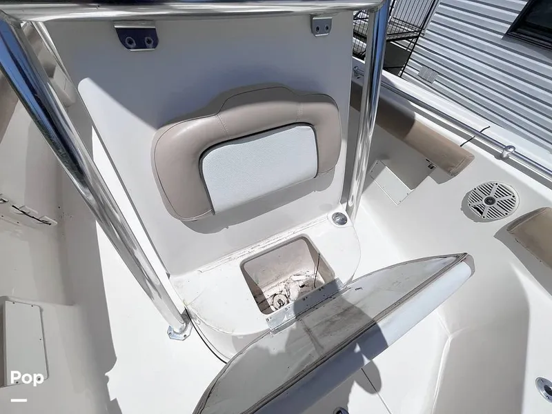 Slide: The Image of Forward Console Seat - 16592187